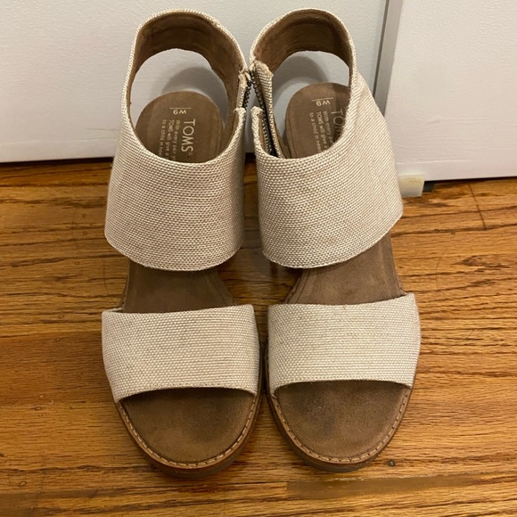 Cream Toms heels. Size 9 - Picture 1 of 4